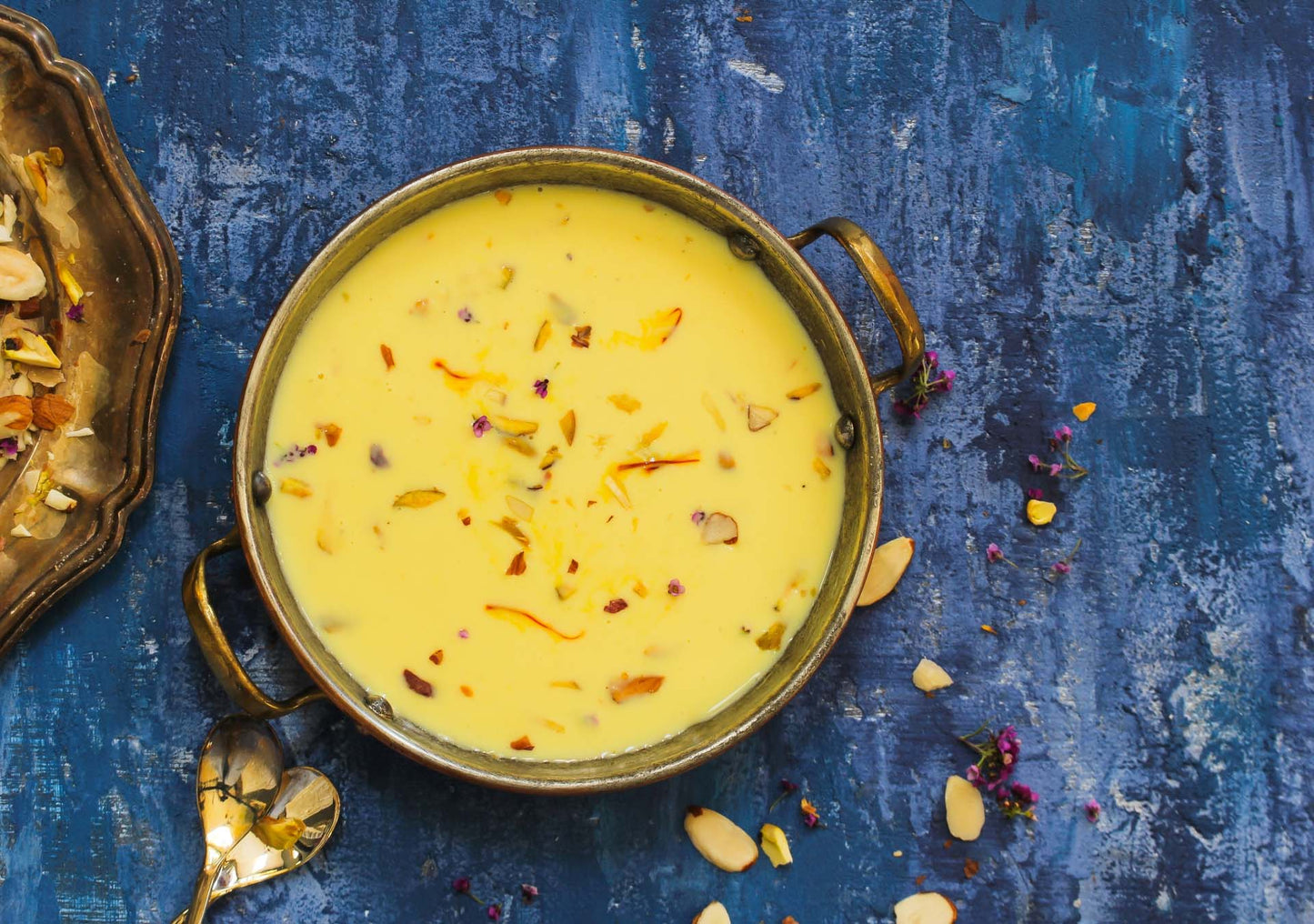 How to Make Saffron Milk for a Cozy and Healthy Drink