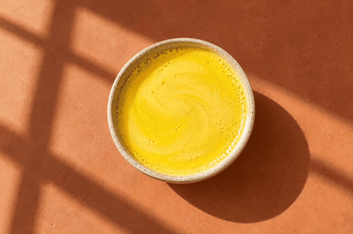 How to make a saffron latte at home, and why it works better at 4PM than at 8PM